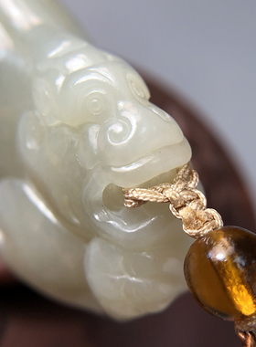 招财貔貅新疆和田玉籽料手把件