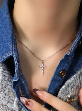 满钻十字架项链2025年新款摇滚个性十字欧美吊坠轻奢辣妹锁骨链女