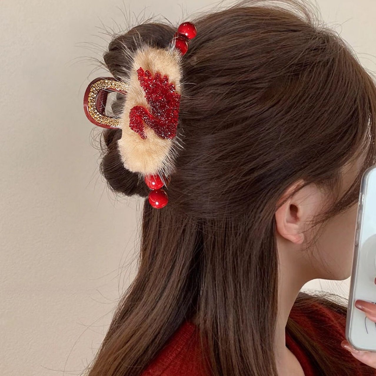 超仙红色毛绒抓夹女新年喜庆氛围感发抓后脑勺盘发鲨鱼夹子头饰,淘宝优惠券,粉丝福利购,淘宝优惠卷