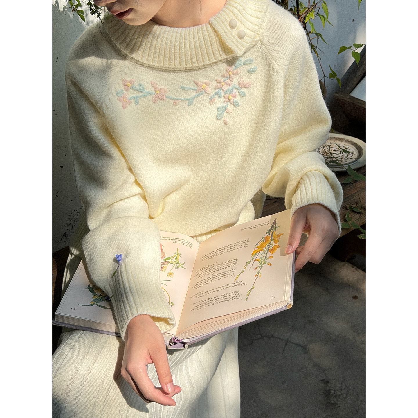 七与珍珠“街角的花”温柔杏色钩花翻领文艺插肩袖毛衣,淘宝优惠券,粉丝福利购,淘宝优惠卷