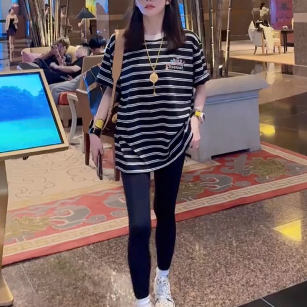 潮牌字母刺绣条纹中长款短袖T恤女2025夏季新款宽松百搭显瘦上衣 - 图1