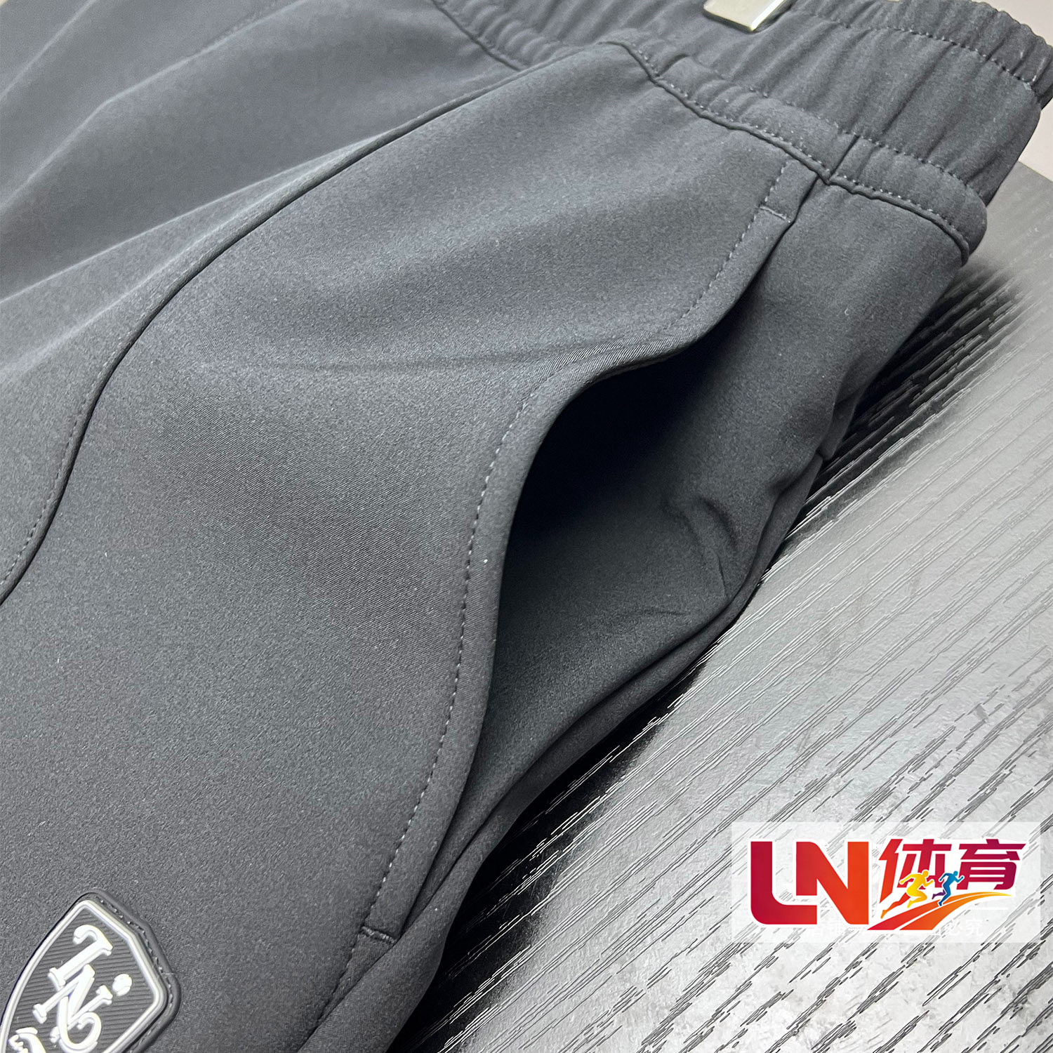 李宁卫裤 2025冬季新品男子束脚加绒保暖防泼水工装运动裤AYKV775,淘宝优惠券,粉丝福利购,淘宝优惠卷