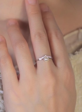 《玛丽珍》 V型设计款通体纯银S925纯银可调节戒指超亮无暇珍珠女