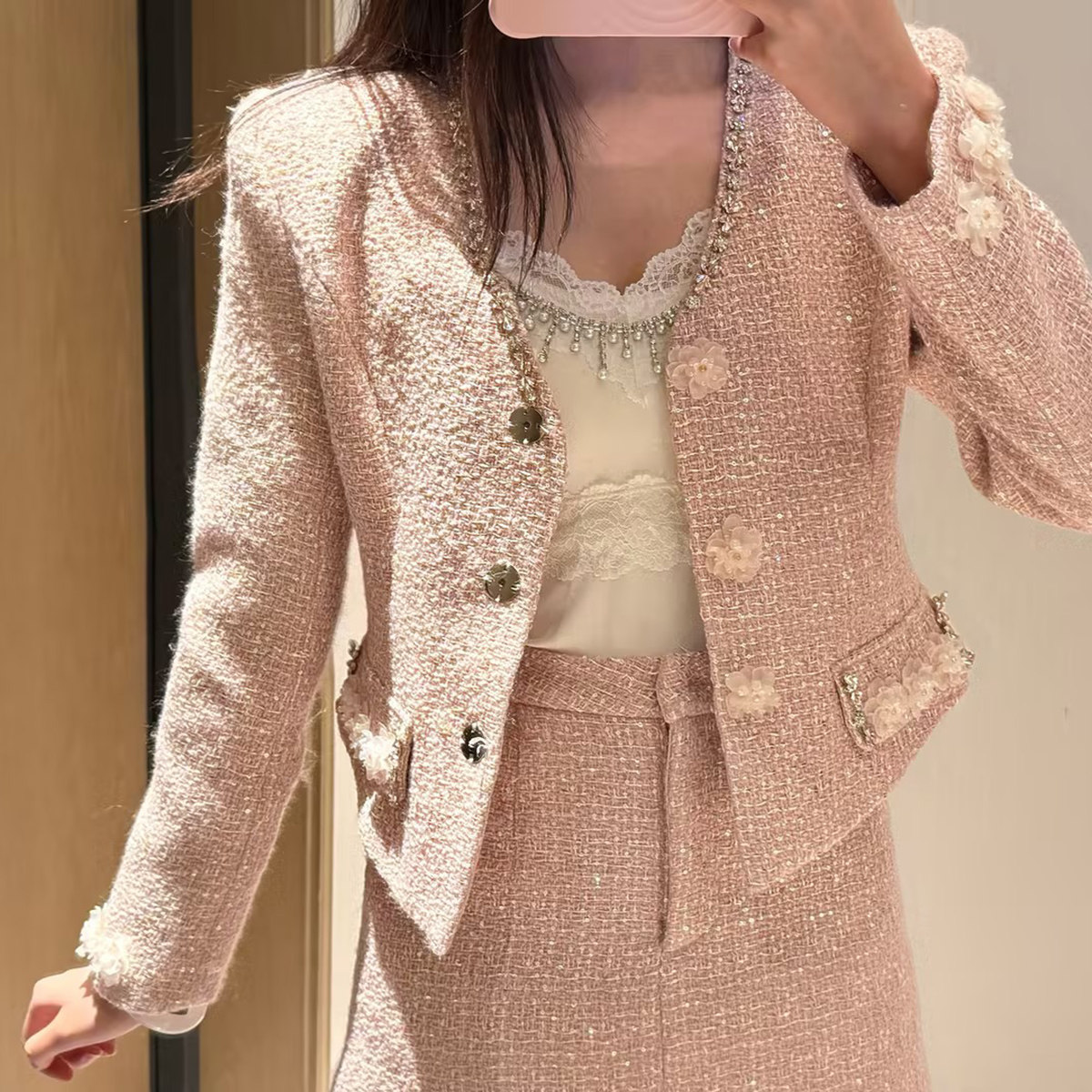 AZZHEN【凯莉水蜜桃】秋季粉色小香风碎钻花朵千金v领夹棉套装女,淘宝优惠券,粉丝福利购,淘宝优惠卷