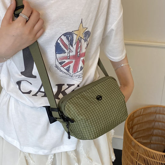 Plaid nylon cloth small bag 2025 new fashion sports bag casual versatile men and women light one-shoulder crossbody bag