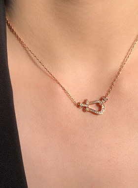 狙击蝴蝶陈妍希岑矜同款耳钉手链项链个性马蹄扣项链气质淑女简约