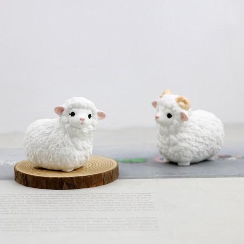 可爱小绵羊陶瓷摆件创意家居饰品生肖小羊马车载摆设办公桌面礼物 - 图1