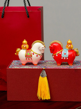 马年摆件吉祥物公司年会礼品新年礼物办公桌创意装饰生肖公仔新款