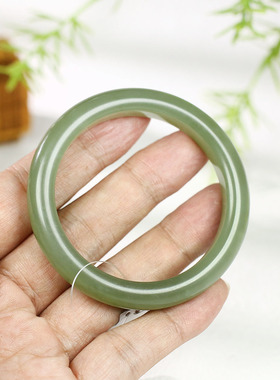 古晨和田玉湖水绿圆条手镯