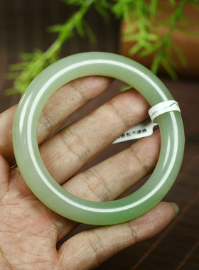 古晨新疆和田玉翠青圆条手镯