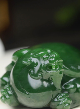 （古晨珠宝）俄罗斯和田玉菠菜绿碧玉龙龟把件手玩玉坠荣归108g