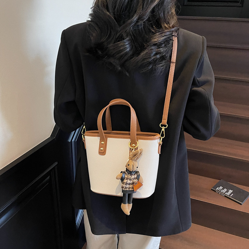 小众复古手提包包女2025新款春夏单肩斜挎包高级感时尚百搭水桶包,淘宝优惠券,粉丝福利购,淘宝优惠卷