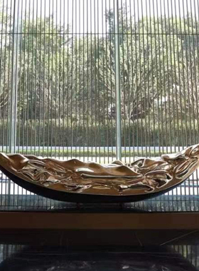 现代玻璃钢金色花瓣花朵摆件大堂落地轻奢雕塑售楼部船形雕塑饰品