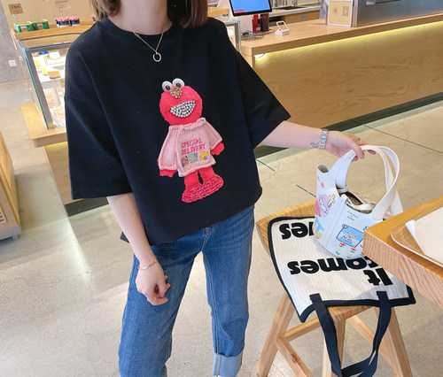 兔美善韩国代购女装 春季新品 搞怪粉红色小怪兽可爱减龄T恤 - 图3