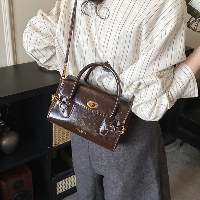 复古高质感女士手提包2026春季新款简约小方包百搭时尚单肩斜挎包,淘宝优惠券,粉丝福利购,淘宝优惠卷