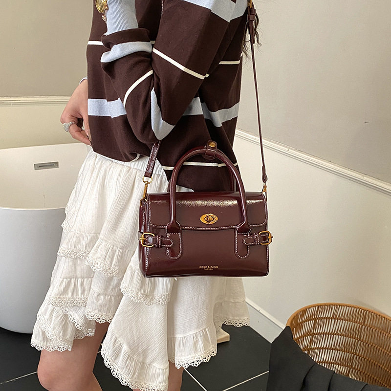 复古高质感女士手提包2026春季新款简约小方包百搭时尚单肩斜挎包,淘宝优惠券,粉丝福利购,淘宝优惠卷