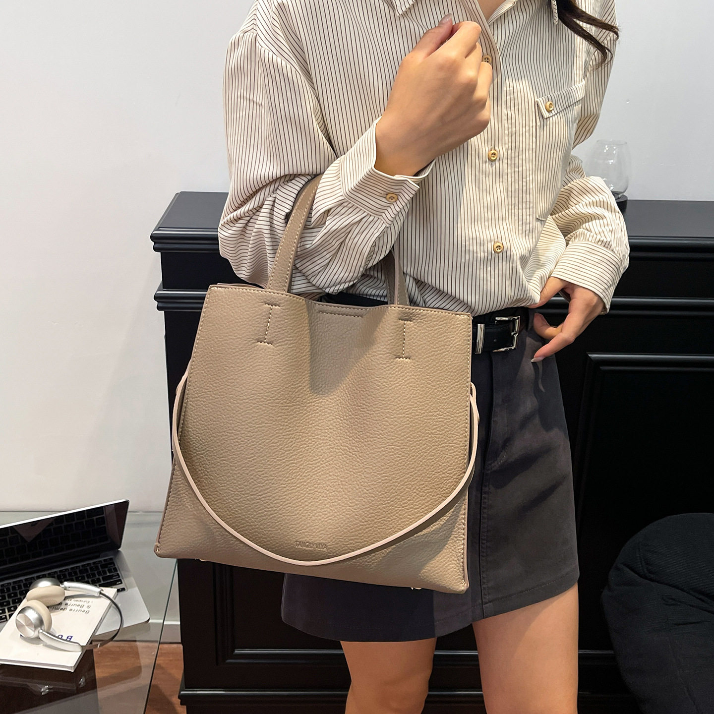 2026新款韩版情色手提包小众荔枝纹单肩腋下包大容量斜挎托特包女,淘宝优惠券,粉丝福利购,淘宝优惠卷