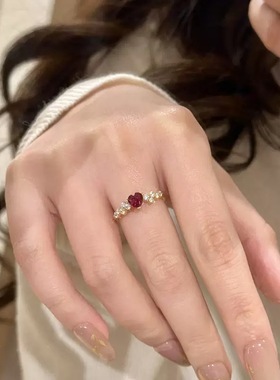 巨好看的红色爱心闪钻戒指