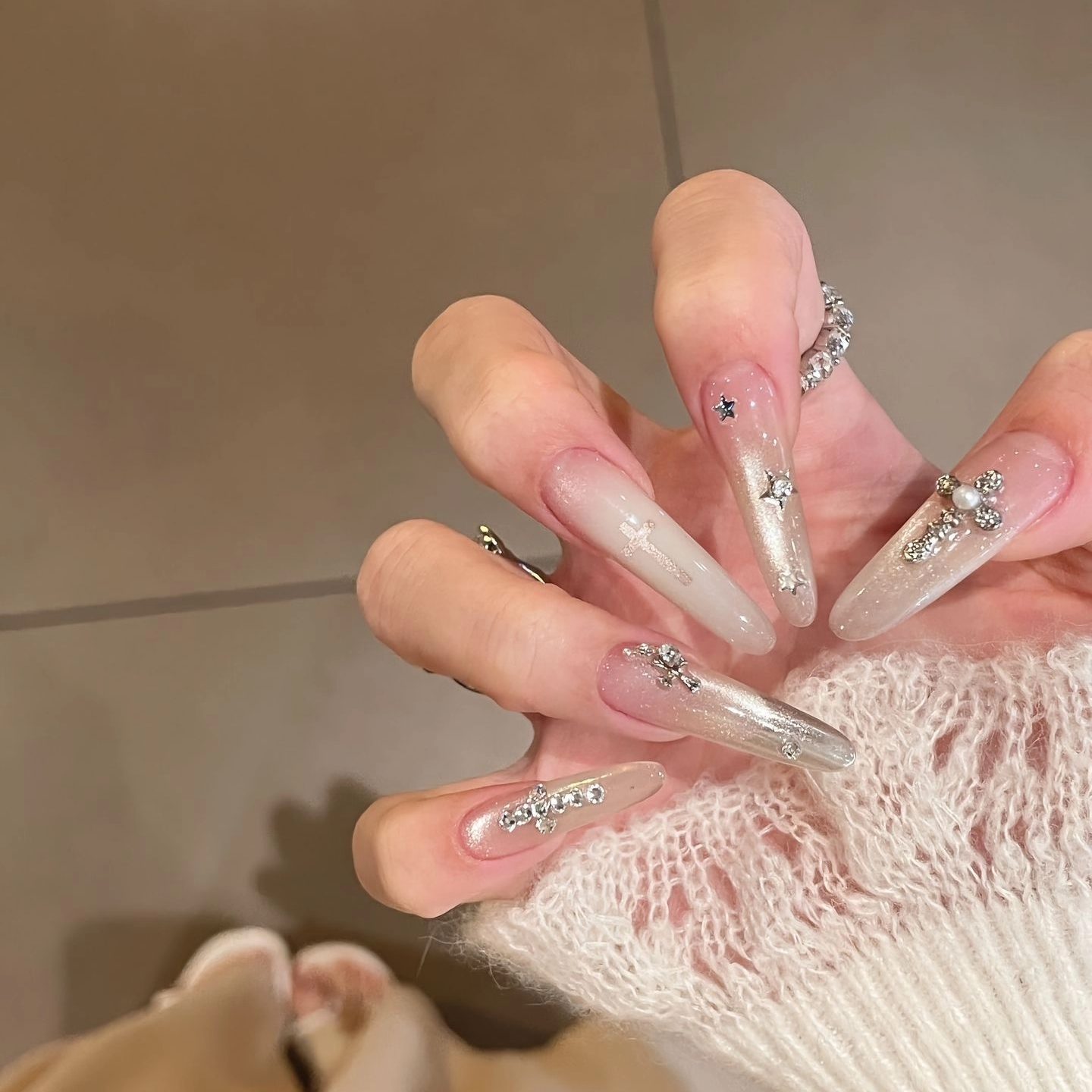 银色克罗心纯手工穿戴甲中长款裸色渐变爆闪十字架猫眼美甲穿戴甲,淘宝优惠券,粉丝福利购,淘宝优惠卷