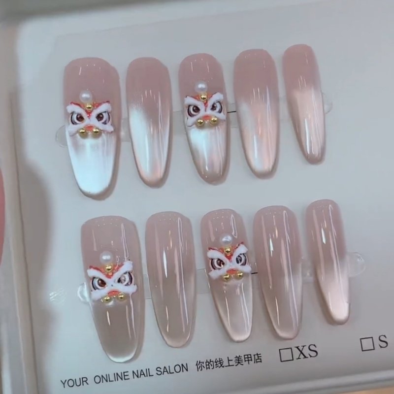 穿戴甲2025新款纯手工新年中长款美甲醒狮猫眼高级感短款指甲贴片,淘宝优惠券,粉丝福利购,淘宝优惠卷