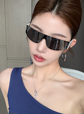 Y2K辣妹风水银色显瘦太阳镜