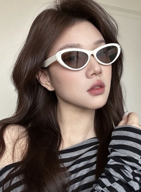 欧美风白色猫眼墨镜女潮爱心海边