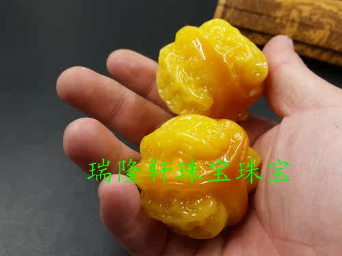 高档精美荧光浮盐水蜜蜡核桃手把件鸡油黄老蜜蜡核桃手玩件 - 图1