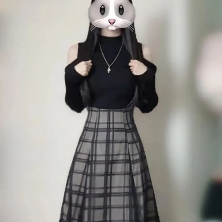 2025秋季新款日系复古黑色露肩修身上衣+收腰格纹半身裙两件套女,淘宝优惠券,粉丝福利购,淘宝优惠卷