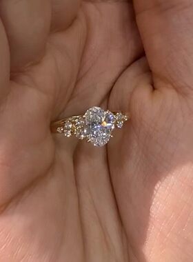 爆闪鸽子蛋戒指女款锆石