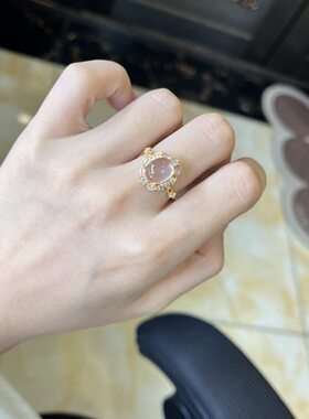 白色蛋面戒指镶嵌精美奢华