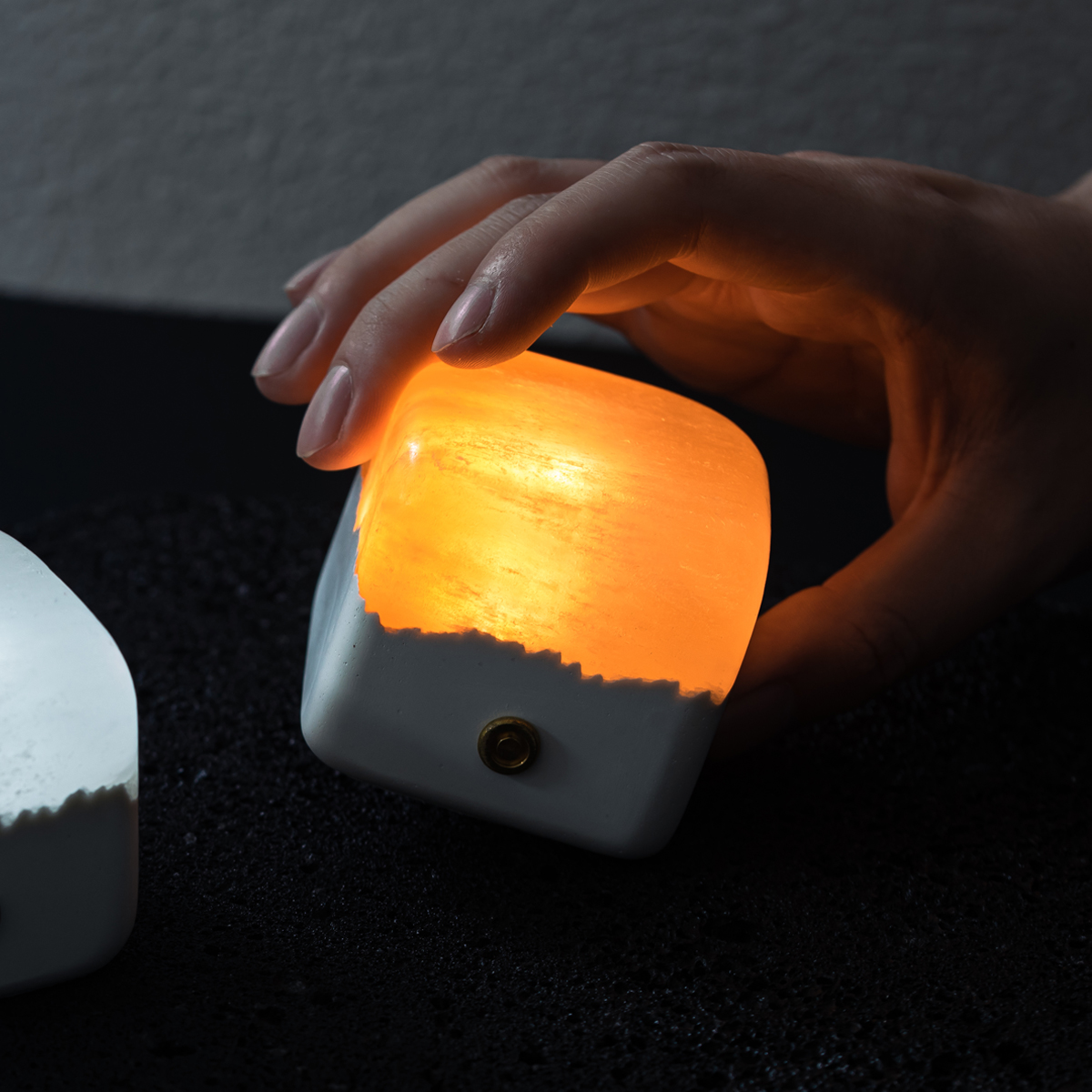 【好物体验专享】心动的信号8同款礼物方益炯 元渡半糖矿石小夜灯 - 图0