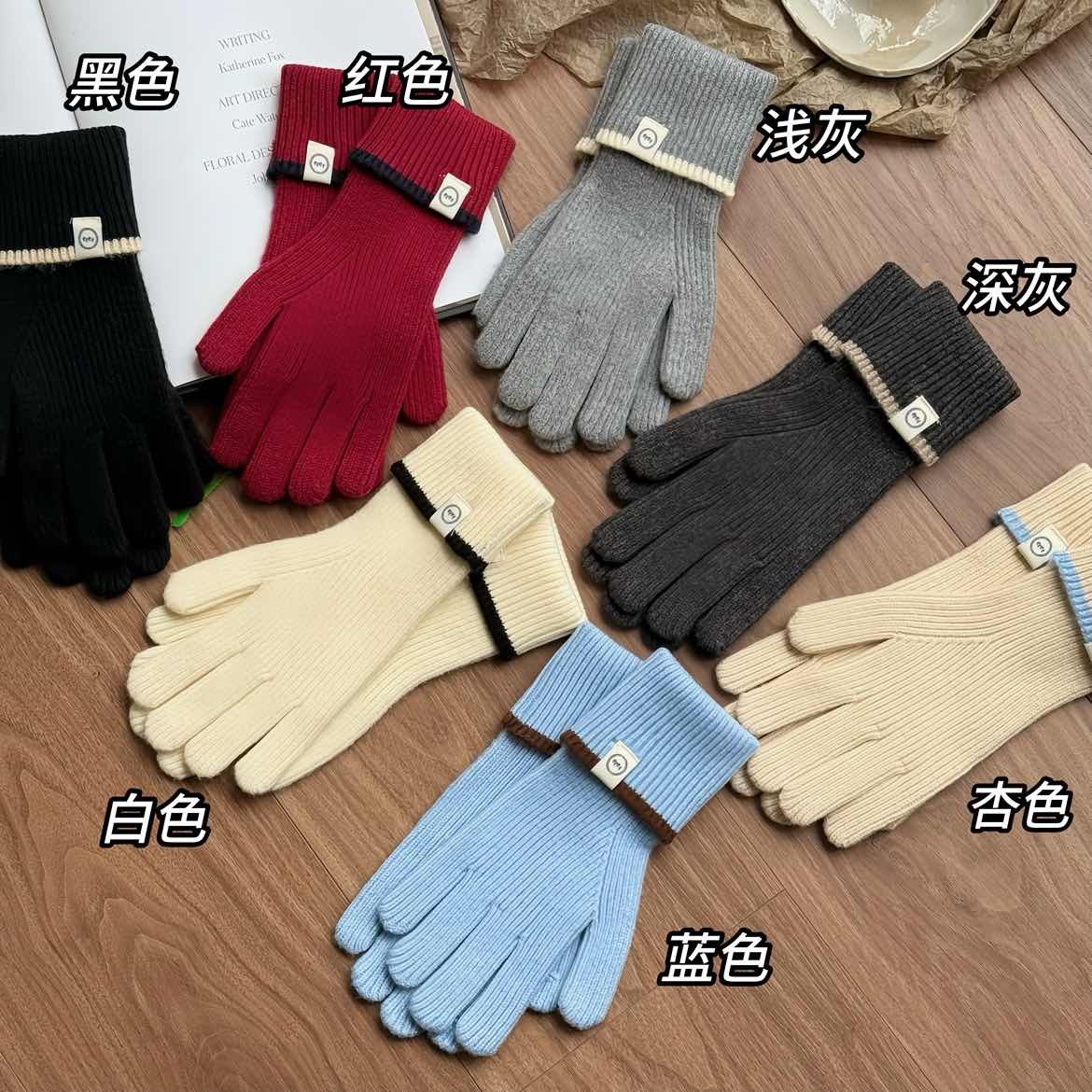 主打一个好质量 网上翻下类似美图 我还没咋拍 好看又保暖的手套