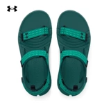 Анма Уа мужской отдых на открытом воздухе поднимается густыми спортивными сандалиями на пляже плода 3026937