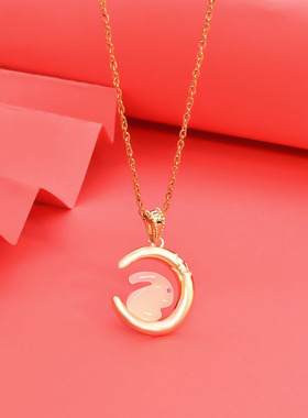 玉兔项链女ins可爱中国风仿和田玉小兔子月亮吊坠百搭钛钢锁骨链