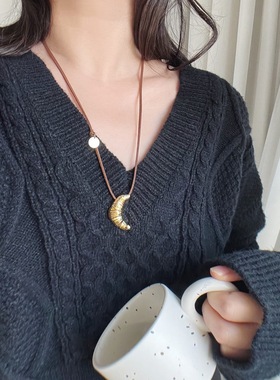 XL605 美拉德 牛角包可调节项链秋冬毛衣链 面包可颂麂皮绳 钛钢