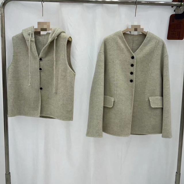 2025 new autumn and winter Korean style college style hooded vest two-piece cashmere coat short wool coat for women