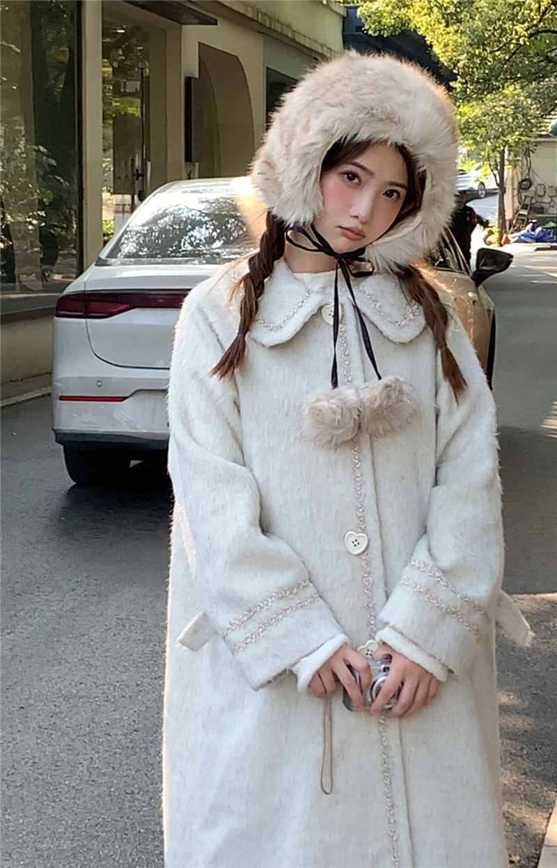 蛋包饭餐厅 米白色爱心扣中长款大衣 10.31 新品95折上架,淘宝优惠券,粉丝福利购,淘宝优惠卷