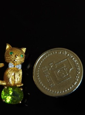 呆萌猫咪天然橄榄石胸针吊坠两用9K金镶嵌热爱宠物礼物无滤镜实拍