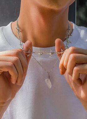 Creaive Meal Flying Bird Splicing Choker Necklace for Women