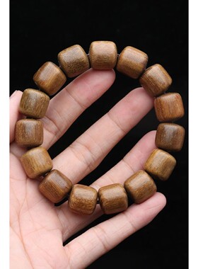 Natural sandalwood an six-character mantra an Buddhist praye