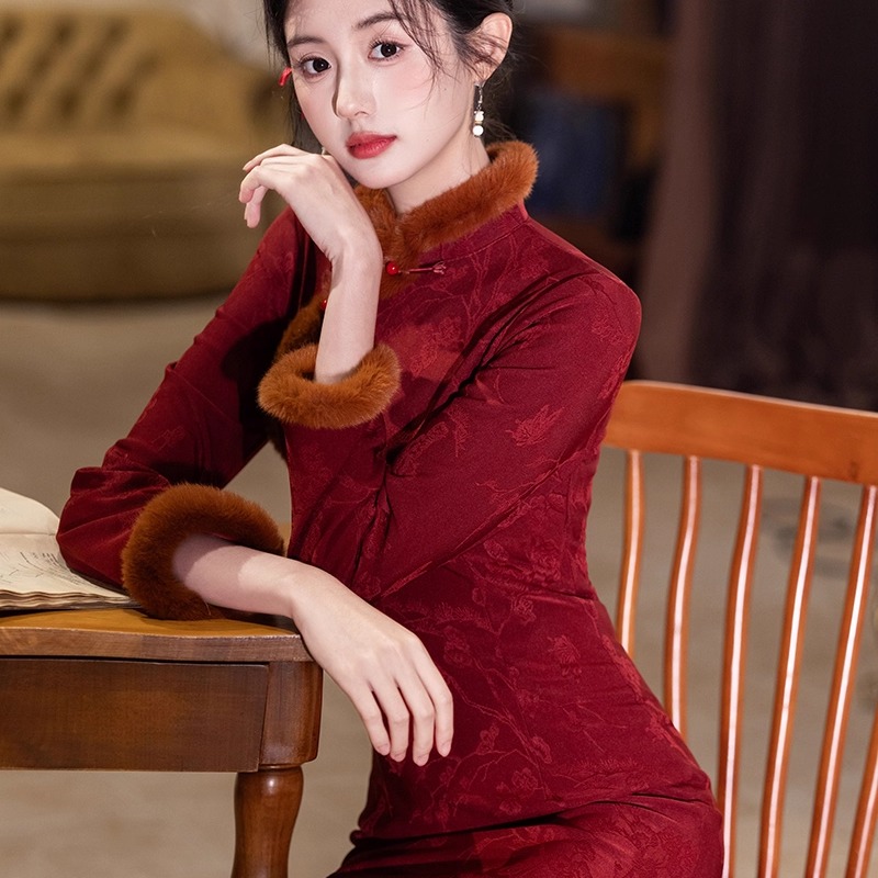 2025秋冬新品黑色毛领保暖日常中长款小个子旗袍复古修身加绒加厚 - 图2