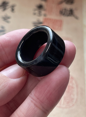 【谢钰儿】新疆和田玉墨玉籽料一线天白肉女款扳指戒指17.1