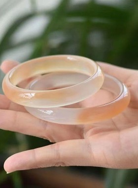 玛瑙融雪梨俏色玉髓手镯高品质