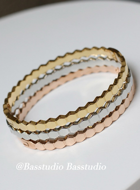 Basstudio蜂巢六边形几何CHIC简约手镯卡扣钛钢镀18K金不掉色