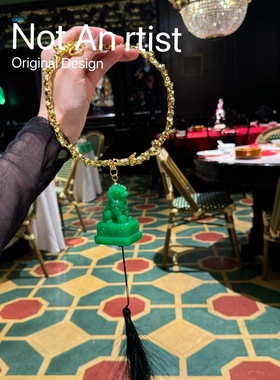 仿真玉狮子美学国风设计金色撞绿色雕刻树脂黑色流苏项链毛衣链