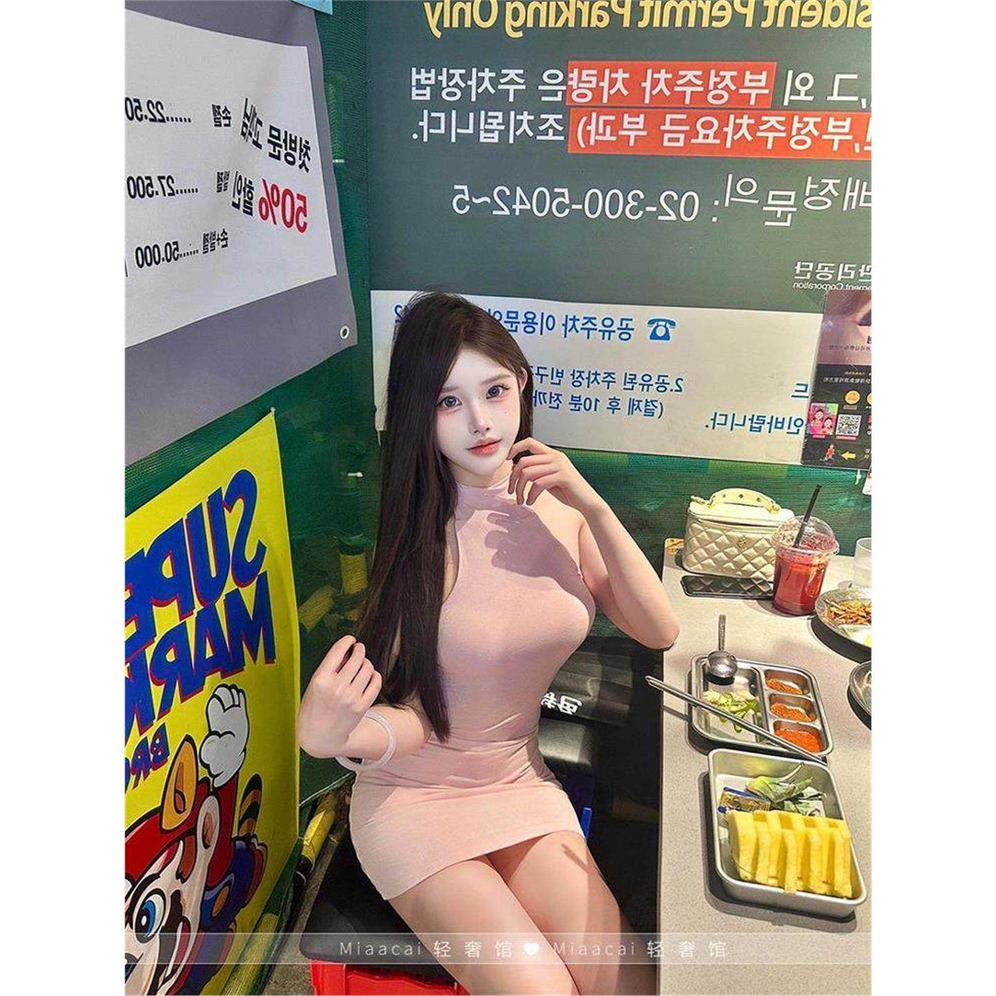 纯欲少女粉色削肩高领挂脖背心包臀短裙女性感露背清纯掐腰连衣裙,淘宝优惠券,粉丝福利购,淘宝优惠卷