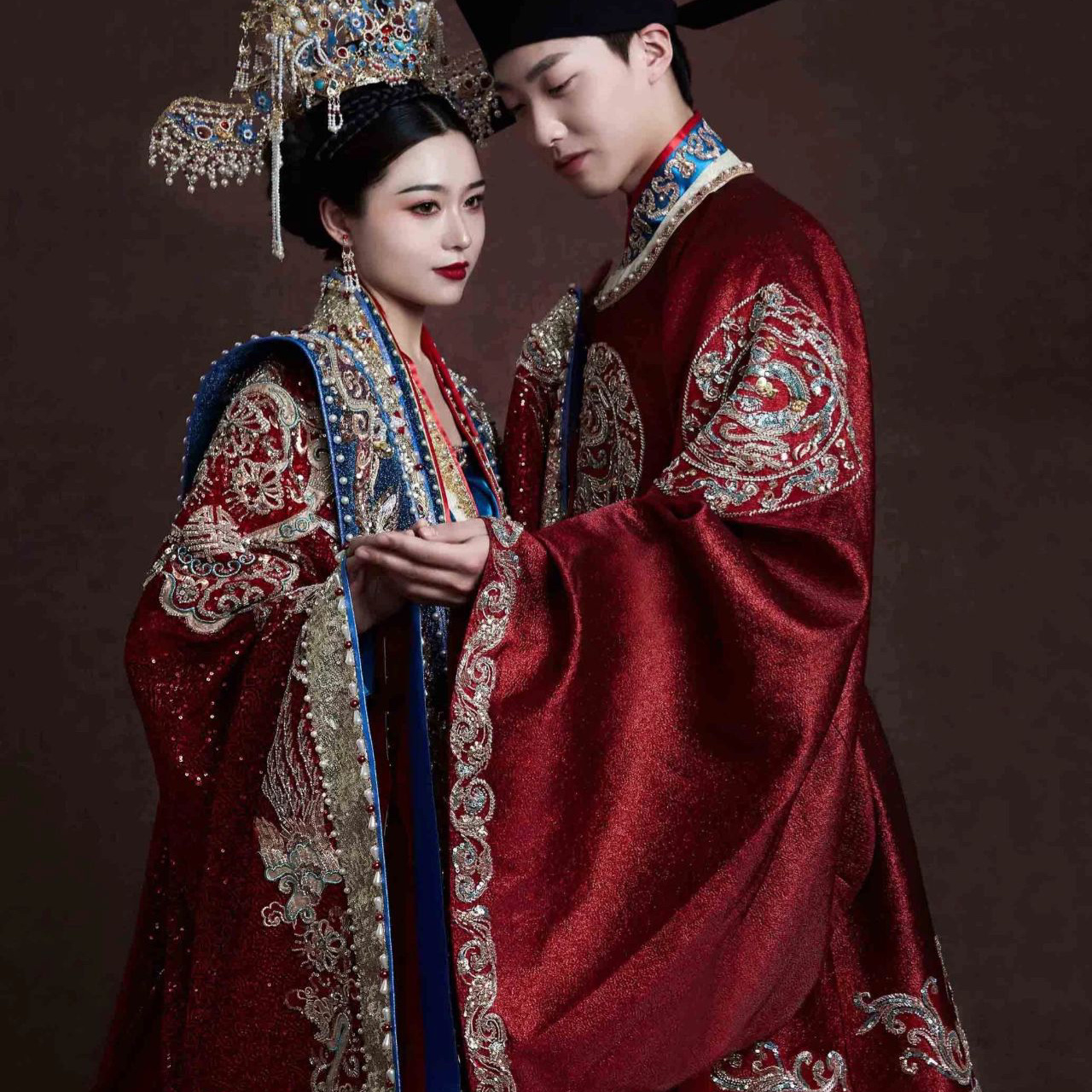 倒叙汉服婚服出租重工凤冠霞帔拖尾男女全套宋制明制中式婚礼定制 - 图0