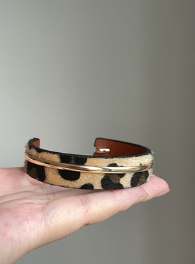 新款潮豹纹皮革气质个性百搭时尚手镯开口可调节手镯