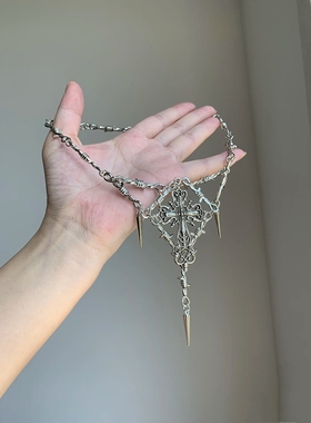 欧美朋克ins荆棘十字架吊坠锁骨链心高级感金属亚比项链