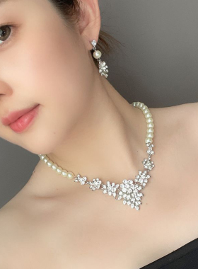 衣服配饰品水晶玻璃花朵女锁骨